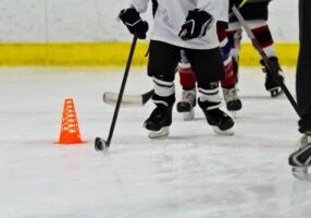 Youth-ice-hockey-team-at-practice-1